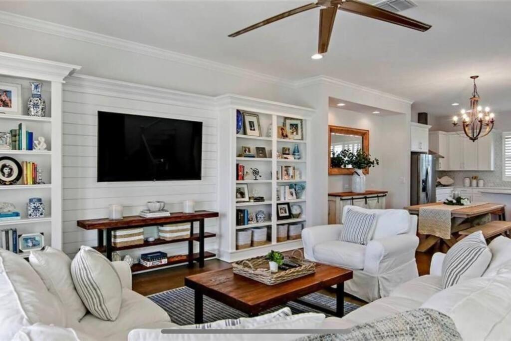 Luxurious Modern Townhouse Right Across Beach!! Table Tennis 세인트피트비치 외부 사진